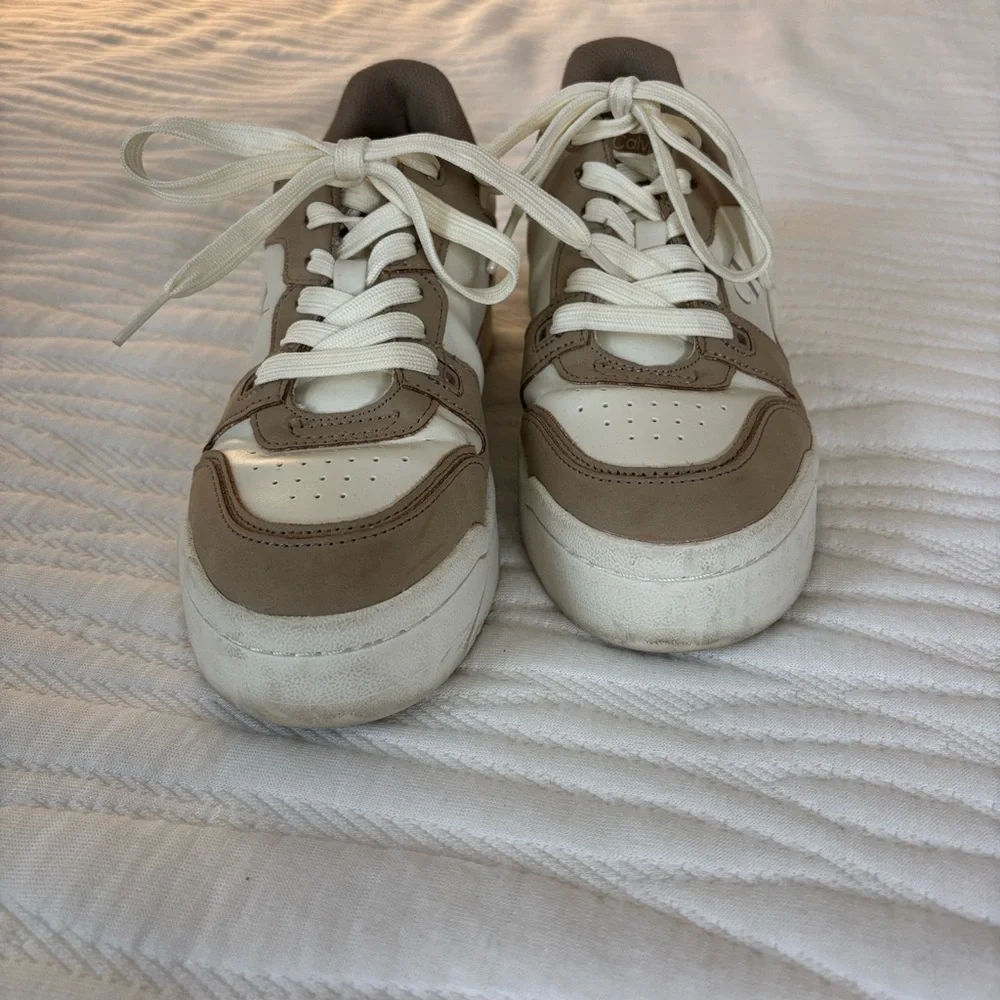 Calvin Klein Jeans White and Tan Sneakers size 8.5 - Picture 2 of 8